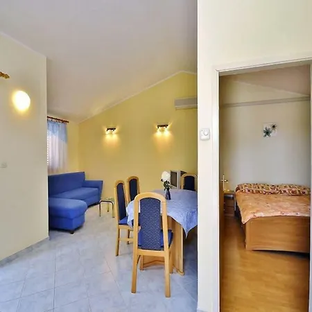 Apartment In Pula/Istrien 17385 Pula