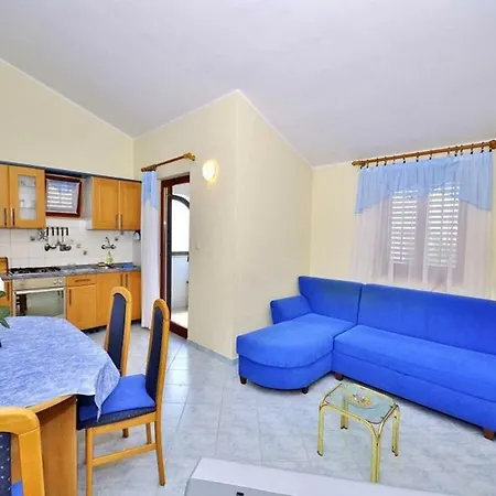 Apartment In Pula/Istrien 17385